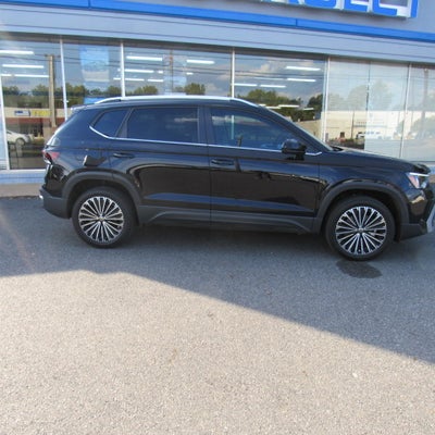 2025 Volkswagen Taos SE